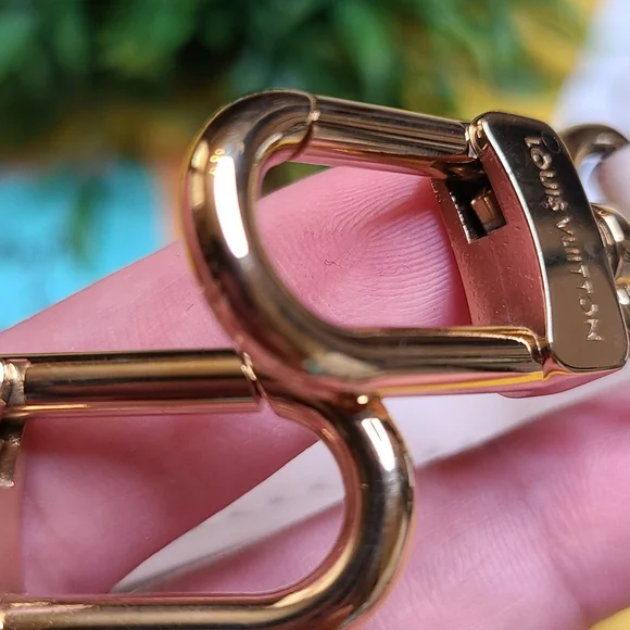 BNEW UNUSED LOUIS VUITTON OFF WHITE ADJUSTABLE CROSSBODY LEATHER STRAP GOLD HW - Picture 9 of 10